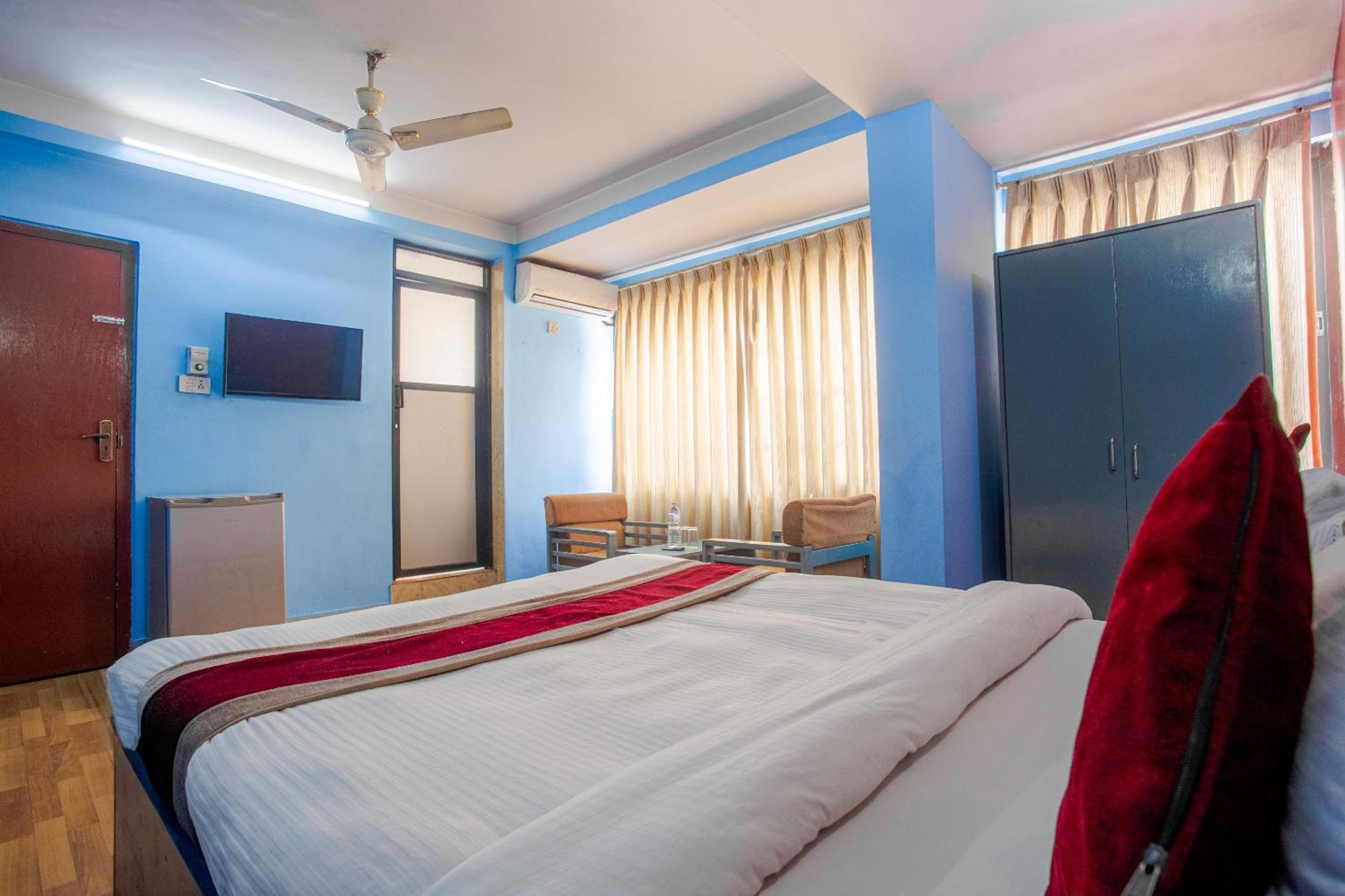 Oyo 808 Hotel Om Ganapati Pvt Ltd Kathmandu Buitenkant foto