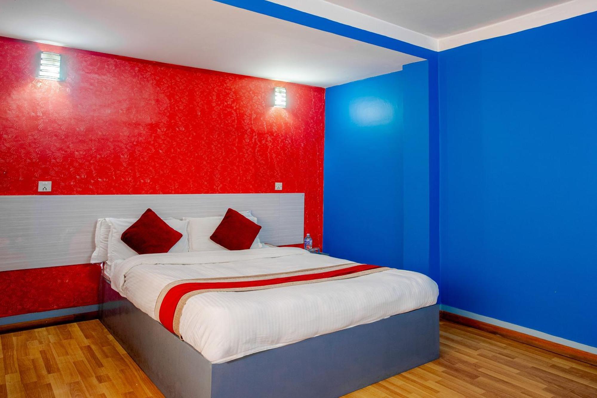 Oyo 808 Hotel Om Ganapati Pvt Ltd Kathmandu Buitenkant foto