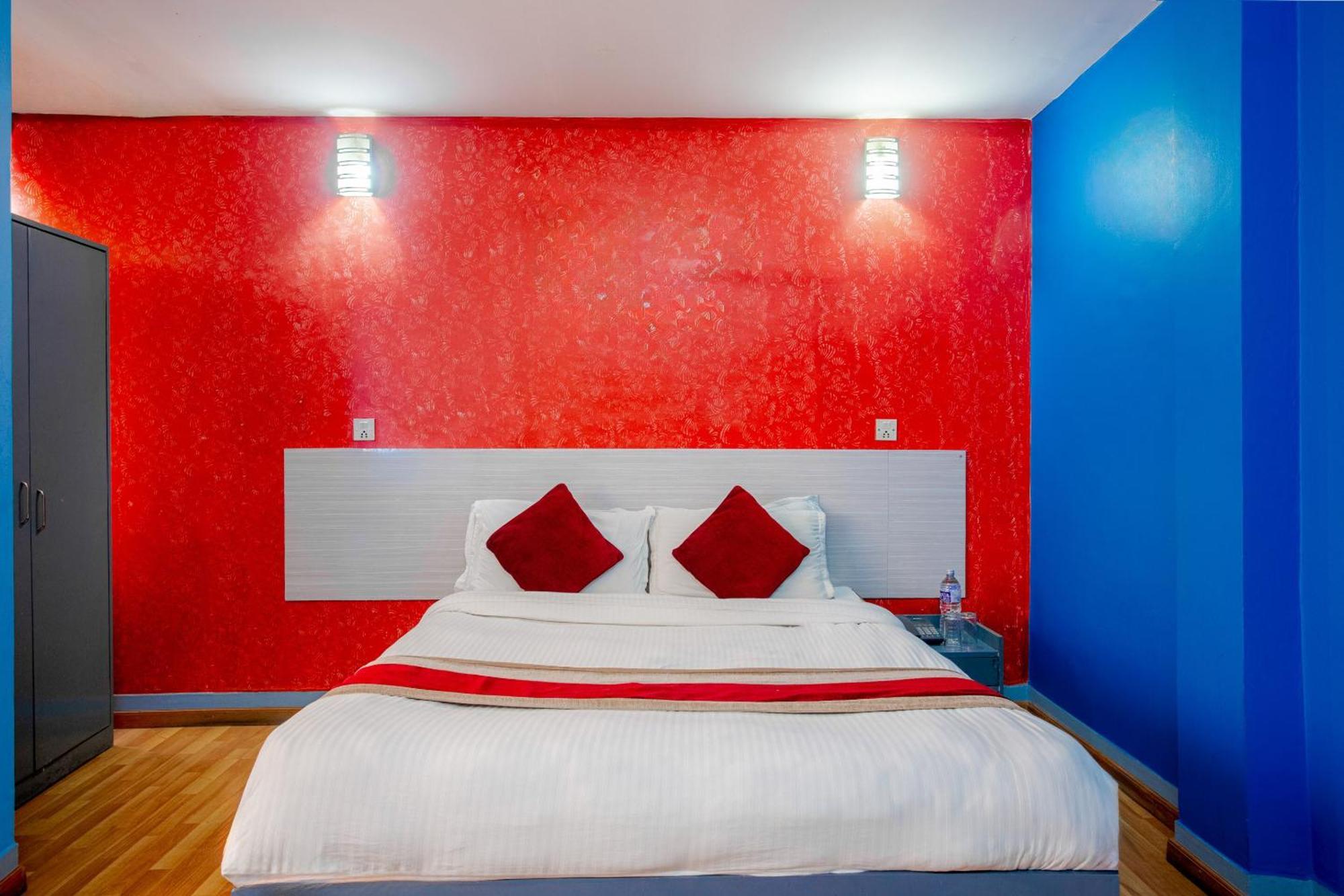 Oyo 808 Hotel Om Ganapati Pvt Ltd Kathmandu Buitenkant foto