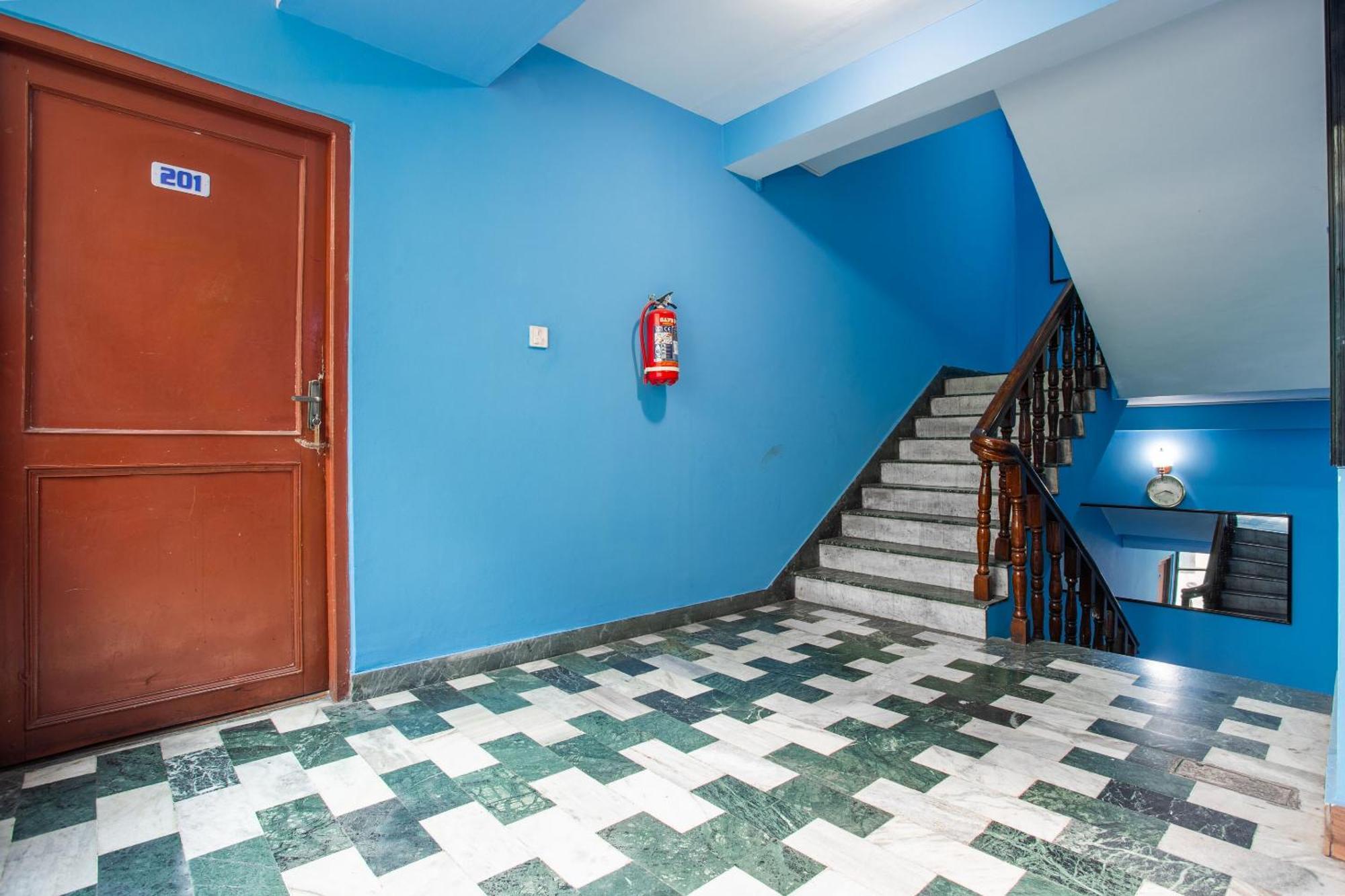 Oyo 808 Hotel Om Ganapati Pvt Ltd Kathmandu Buitenkant foto