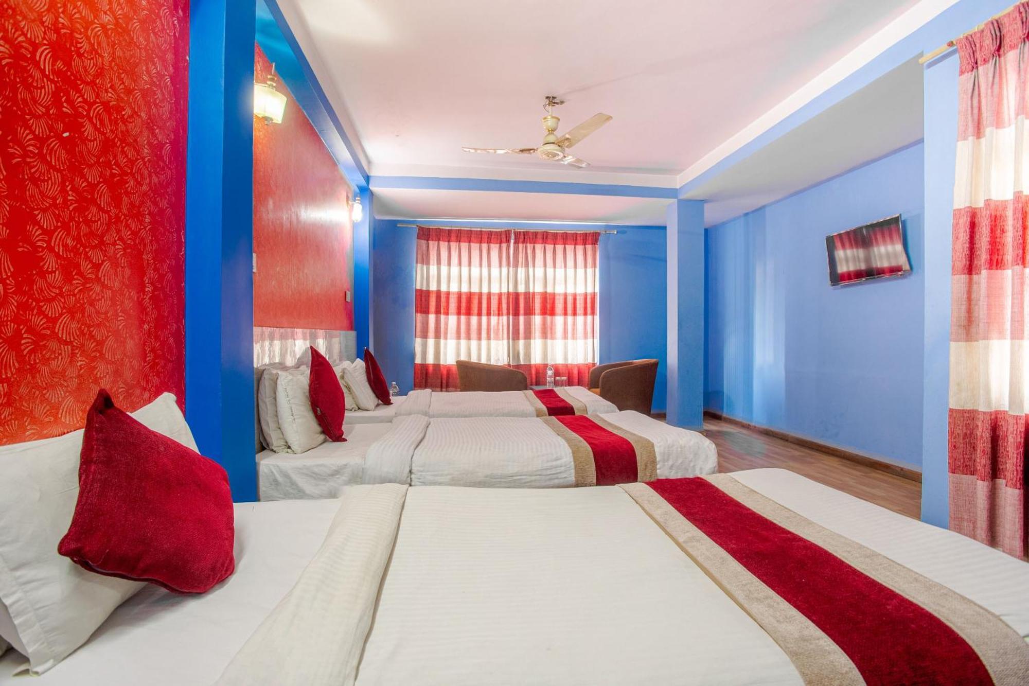Oyo 808 Hotel Om Ganapati Pvt Ltd Kathmandu Buitenkant foto