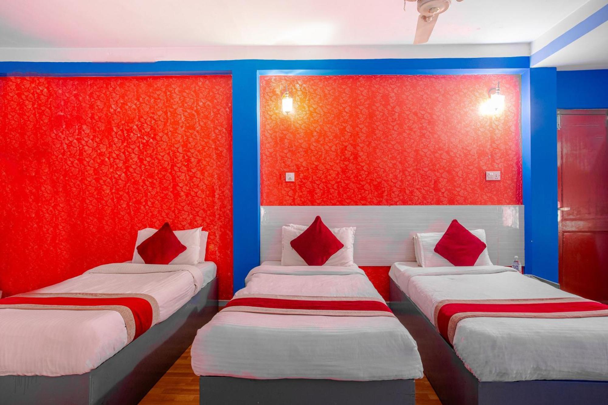Oyo 808 Hotel Om Ganapati Pvt Ltd Kathmandu Buitenkant foto